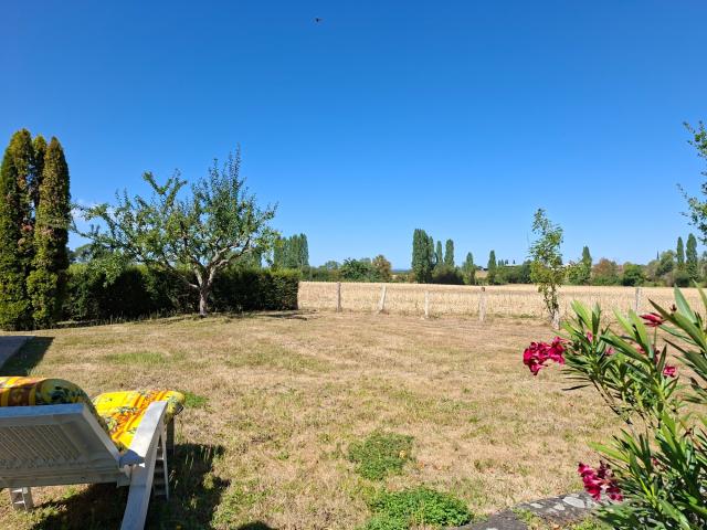 Jolie longère authentique + 170 m2, sans aucun vis à vis au bord du Perche, entre campagne et forets, avec dépendance, buchet et cellier, jardin arboré