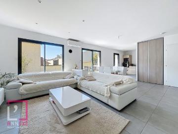 Jolie maison contemporaine construite en 2019