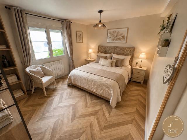 Jolie Maison avec Belle Cour Ombragée