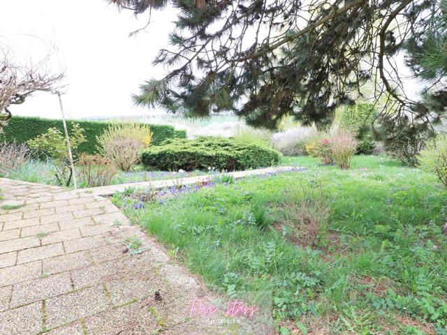 Jolie maison avec jardin et garage