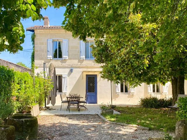 Jolie maison avec plusieurs dépendances 122m² Branne