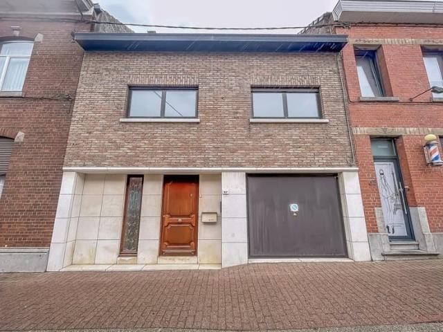 JOLIE MAISON BEL ETAGE 3 CHAMBRES AVEC GARAGE ET JARDIN
