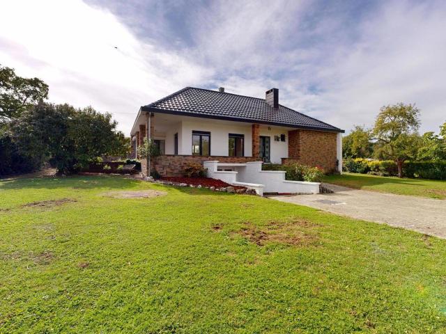 Jolie maison bungalow rénovée avec jardin et garage