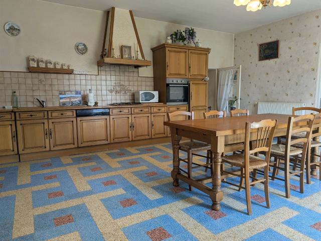 Jolie maison de 3 chambres avec un terrain de 1,2 hectares 140m² Coulonges les Hérolles