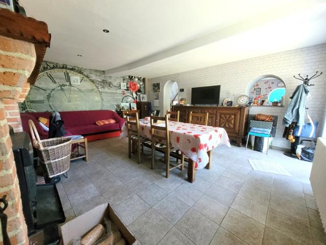 Jolie maison de 142 m² 120m² loi Carrez, couverture de la toiture neuve, avec terrasse couverte, ateliers et grange couverture neuve de 101 m² sur un terrain arboré et sans vis à vis de 2111 m²