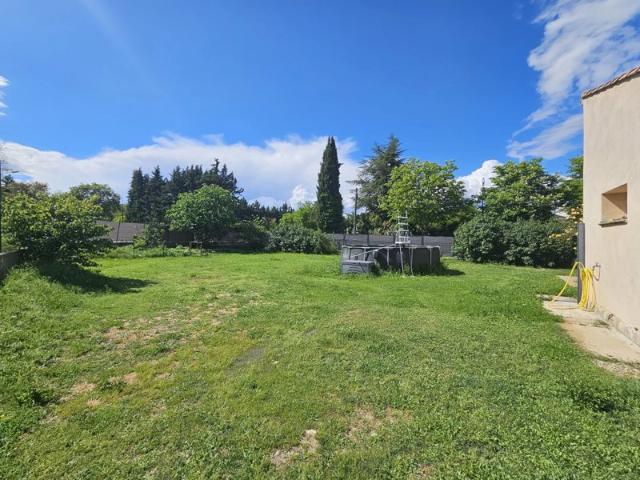 Jolie maison de 89 m² de type T3 avec jardin à louer à Céreste
