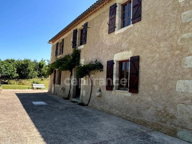 Jolie maison de campagne 320 m2, 9 pièces, 5 chambres à vendre, sur terrain de 8500 m2, à dix minutes d'Auch 32