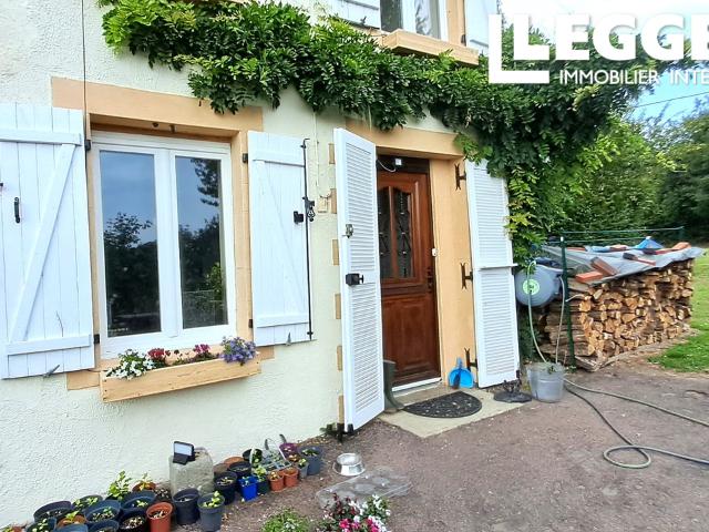 Jolie maison de campagne avec terrain et dépendances. Idéal pour un jeune couple. Photos en requête
