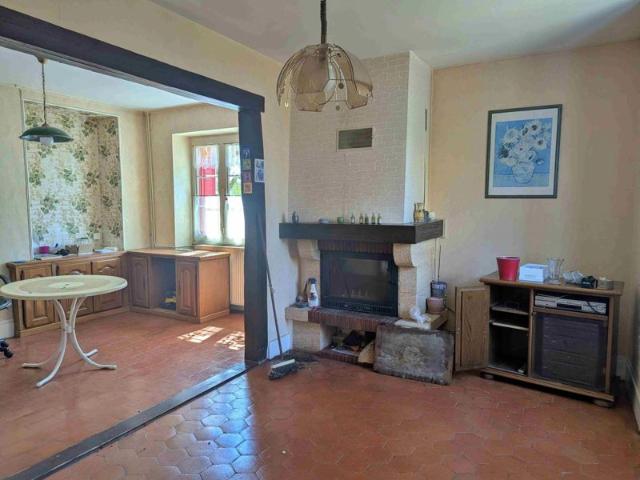 Jolie maison de campagne avec dépendances, terrasse et jardin ?