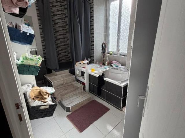 jolie maison de caractère centre ville proche écoles et petite enfance