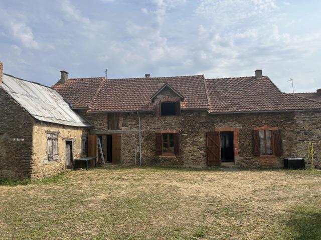 Jolie maison de hameau à Saint Benoît du Sault, jardin et dé. 82m² La Châtre Langlin