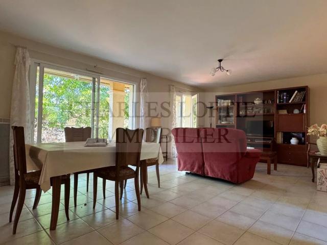 Jolie maison de plain pied avec 3 chambres et garage sur un terrain de 1 057 m² à Cazals