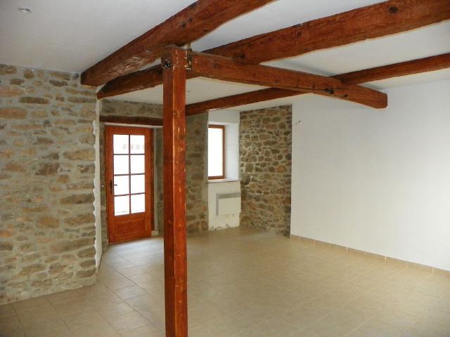 Jolie maison de village avec cour