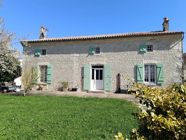 Jolie maison de village avec maison d'amis 217m² Saleignes