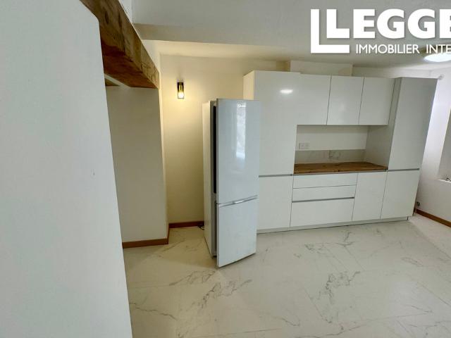 Jolie maison de village de 3 chambres, entièrement climatisée, récemment rénovée, sur 3 niveaux