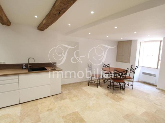 Jolie maison de village rénovée avec goût 85m² Saint Christol