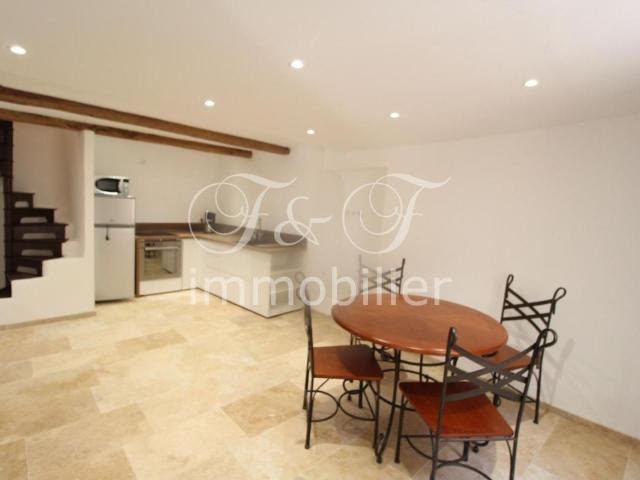 Jolie maison de village rénovée avec goût 85m² Saint Christol