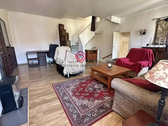 Jolie maison de village située au cœur historique de Trèbes, avec terrasse et garage