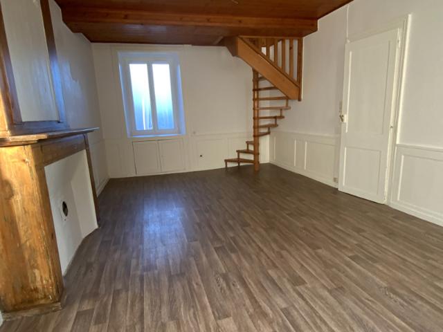 JOLIE MAISON DE VILLE DIVISEE EN 2 LOGEMENTS, EN PLEIN COEUR