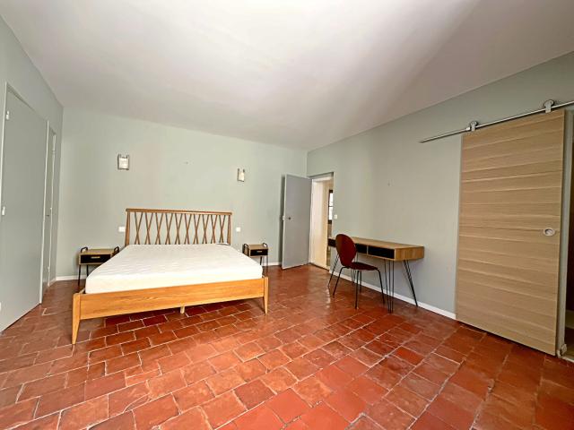 jolie maison de ville meublée arles