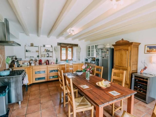 Jolie maison en pierre, maison d'amis, piscine et tennis 300m² Beauville