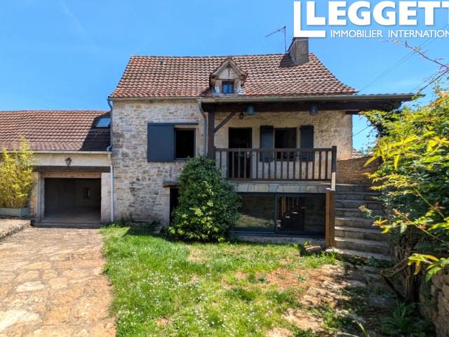 Jolie maison en pierre bien entretenue 2 chambres, cave, garage avec jardinet. Terrain clos de 225 m²