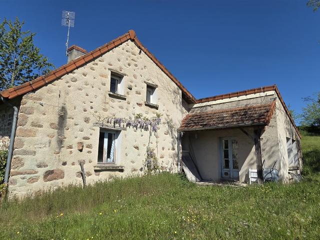 Jolie maison en pierre dans un cadre champêtre sur un terrai. 103m² Saint Bonnet de Joux