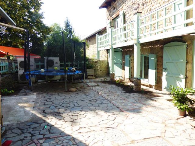 Jolie maison en pierre de 159 m² à Saint Julien Chapteuil