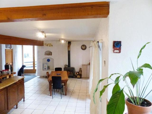 Jolie maison en pierre de 159 m² à Saint Julien Chapteuil
