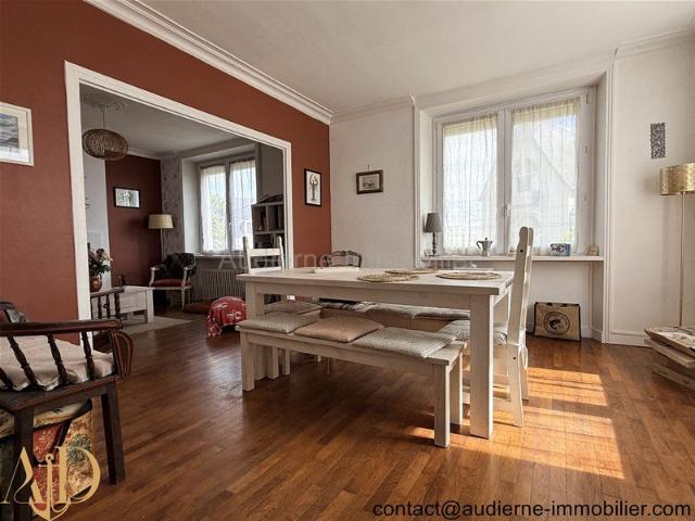 Jolie maison en pierre de 1953 accès centre ville et comme. 167m² Audierne