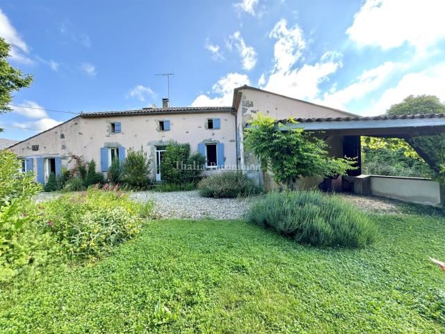 Jolie maison en pierre de 220m2 au calme sur sa jolie parcel. 220m² Cadillac