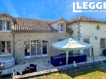 Jolie maison en pierre de 4 chambres avec dépendances et jardin, située aux abords d'un village pittoresque