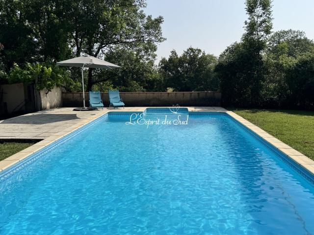 Jolie maison en pierre proche d'une village. 190m² Puylagarde