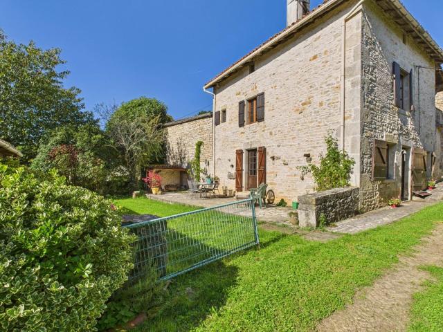 Jolie maison en pierre 130m² Nanteuil en Vallée