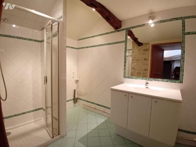 JOLIE MAISON EN PIERRE