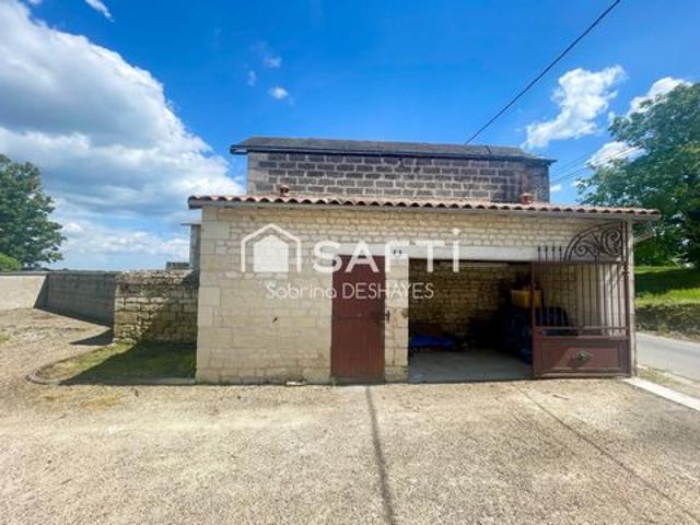 Jolie maison en pierres beaucoup de cachet 1 chambre en rdc puits