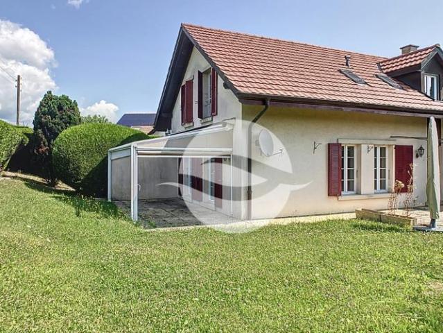 Jolie maison jumelle avec grand jardin