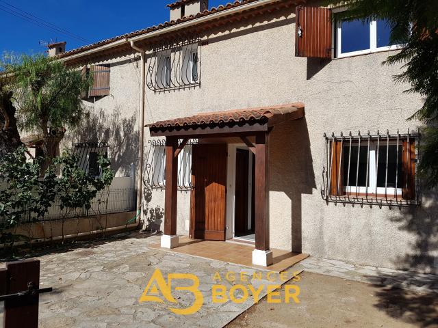 Jolie maison mitoyenne au Brusc