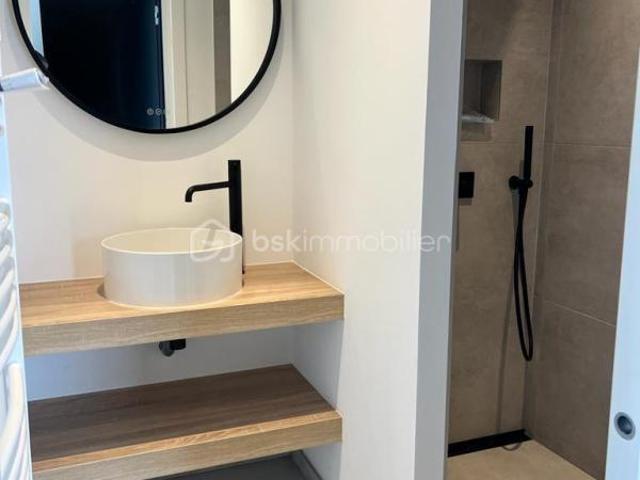 Jolie maison mitoyenne sur terrain plat / Belles prestations