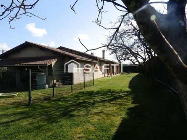 Jolie Maison située à Lagorce avec son jolie terrain et ses beau volume