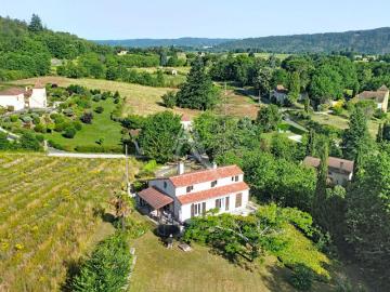 Jolie maison spacieuse, 4 chambres, au calme