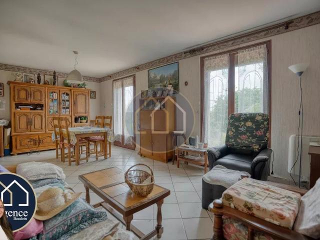 JOLIE MAISON SUR SOUS SOL TOTAL – 60 m² HABITABLES – 1 CHAMBRE –