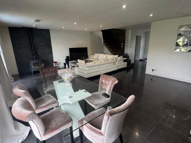 Jolie maison T5 163m² Carbon Blanc