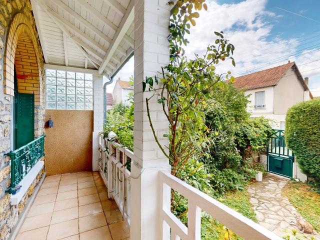 Meulière pleine de charme, 3 chambres + jardin arboré + stationnement — Quartier recherché Cherchefeuilles