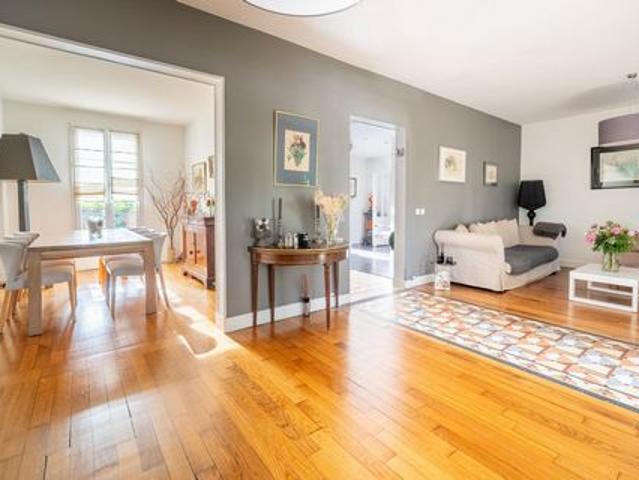 Jolie Meulière, plein centre, de 205 m² habitables