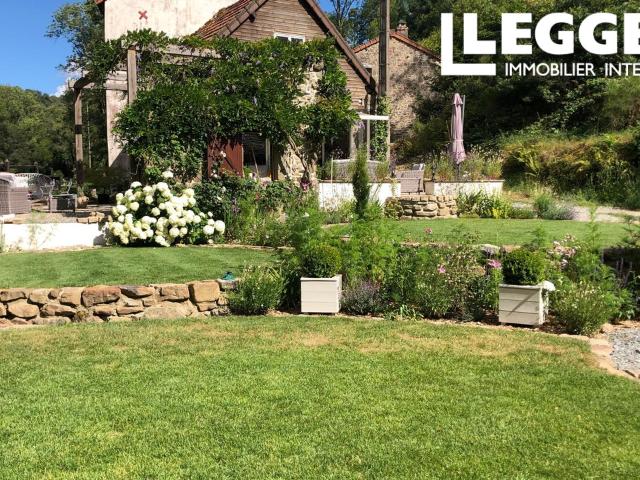 Jolie propriété ancien moulin: 3 maisons, grange, 5 chambres + 4 petites chambres / 5 sdb, gros potentiel