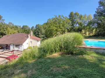 Jolie propriété avec une maison principale, une maison amis. 140m² Montcuq en Quercy Blanc