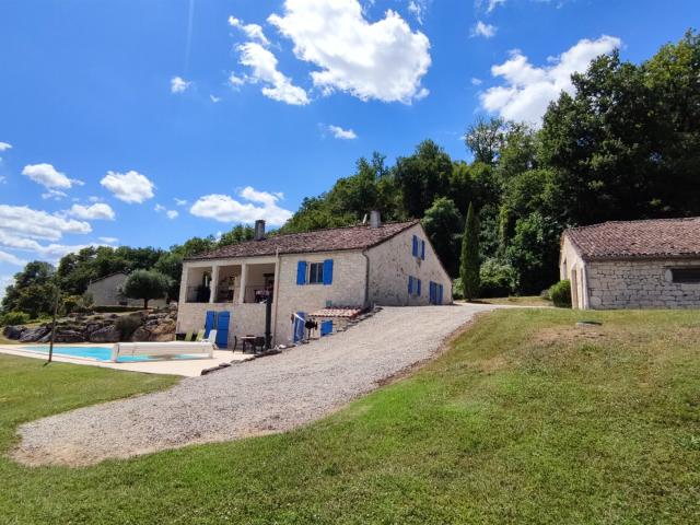 Jolie propriété avec vue exceptionnelle, une piscine, grange. 172m² Castelnau Montratier