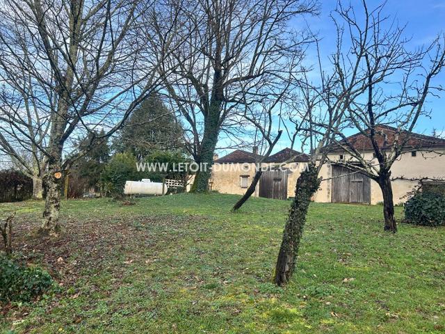 Jolie propriété avec granges et étang 214m² Sourzac