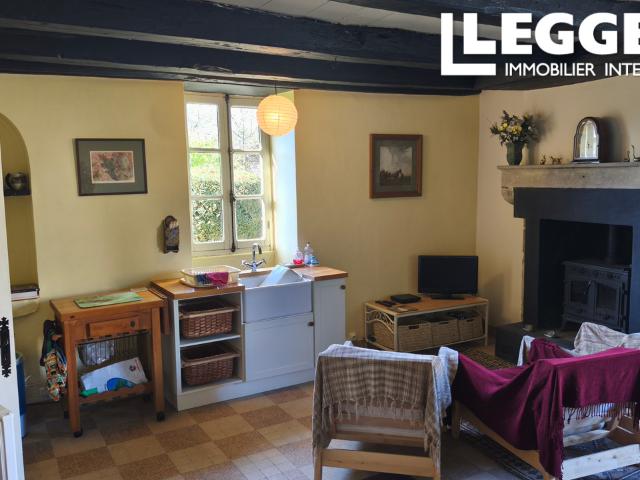Jolie propriété de 2 chambres près de Thiat avec petit jardin attenant et grange